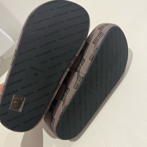 BALENCIAGA BB LOGO-JACQUARD CANVAS FLATFORM SLIDES IN DARK MINK GREY/BROWN - Picture 8 of 8